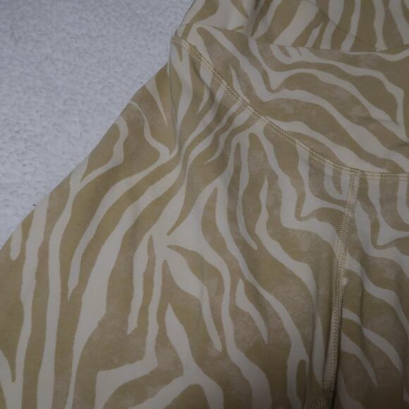 Old Navy Active Powerchill Crossover Extra High-Rise Bike Short Small Tan Zebra - Picture 3 of 11